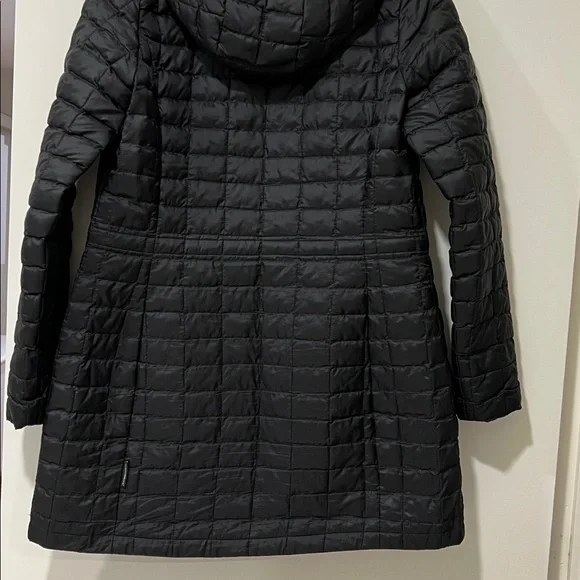The North Face Women's Black Puffer Jacket - Picture 5 of 6